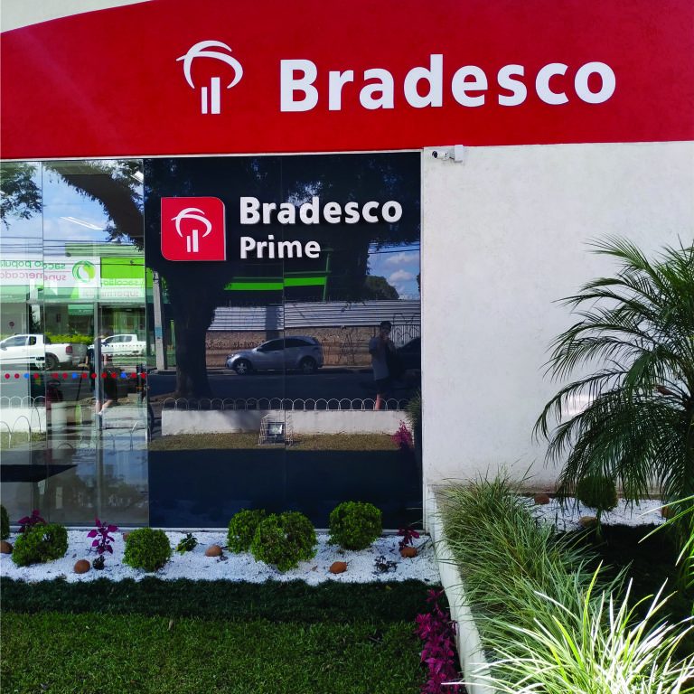 Letra caixa frente em acrilico