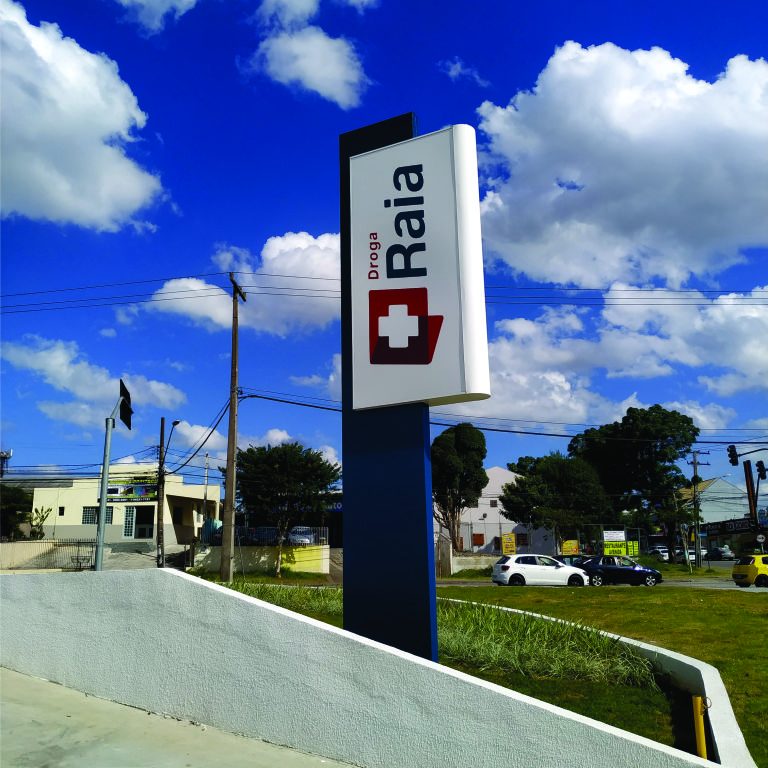 totens para farmacia em curitiba