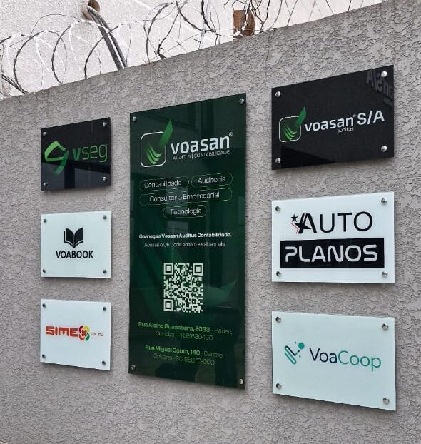 Trabalho realizado para o grupo Voasan — resultado limpo, alinhado e com acabamento impecável.

#placasemvidro #fachadacomercial #curitiba #placaspersonalizadas #designcorporativo